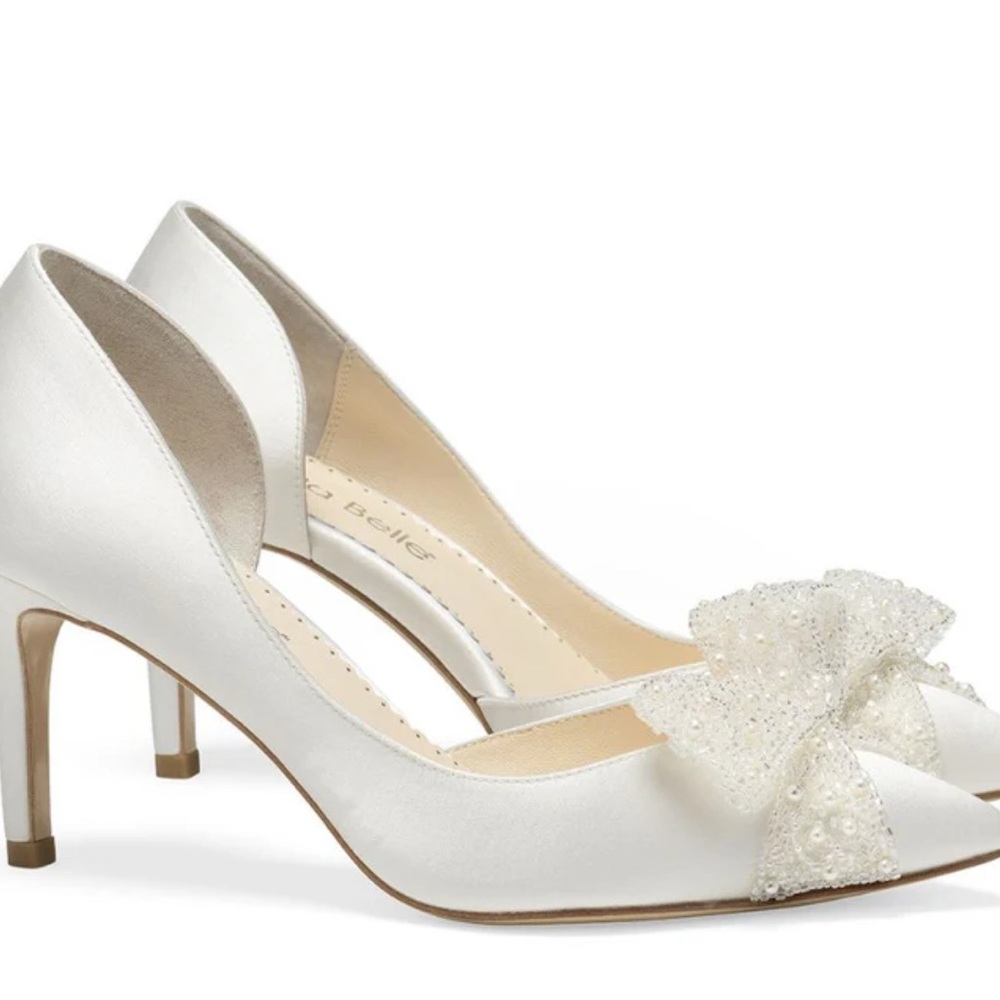 Elegant White Heels with Bow